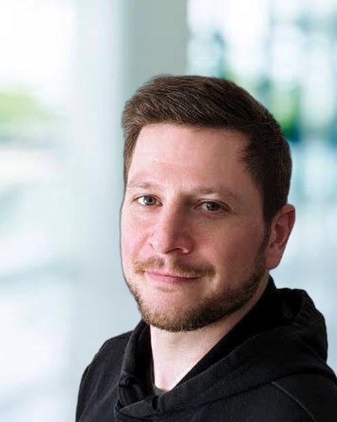 Portrait of Alexander Akbik, co-founder of Close leading product and technology.